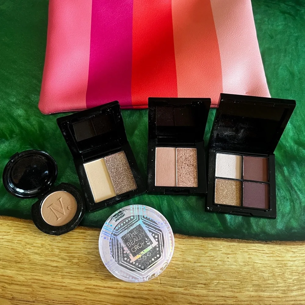 NWT Women’s Eyeshadow Collection Bundle of (5) - Nudes & browns